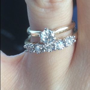 1/4 CT. T.W. Diamond Five Stone Band in 10K Gold